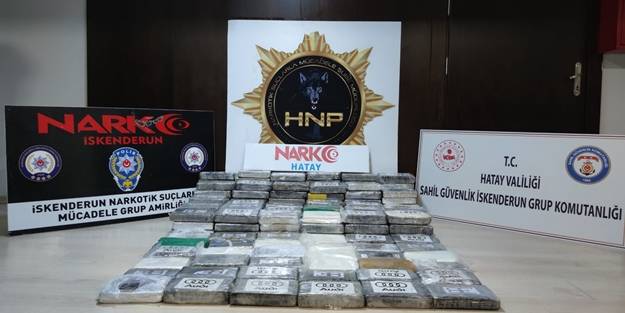 İskenderun'da kargo gemisine uyuşturucu operasyonu