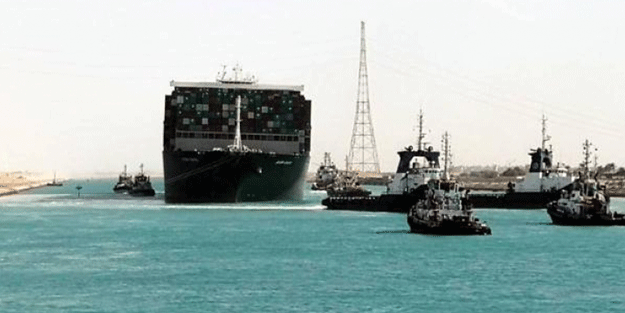 İskenderun’da limanda su alan konteyner gemisi battı