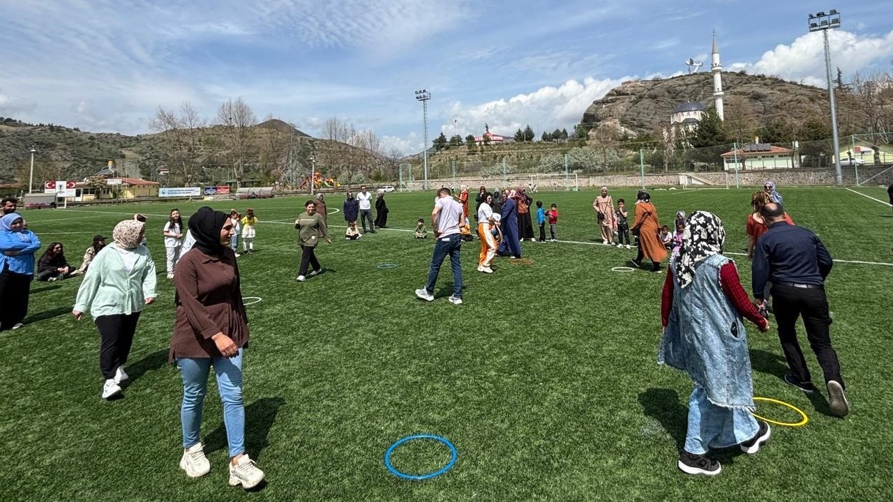 İskilip’te aileler ve çocuklar stadyumda buluştu: Oyunlarla dolu bir gün geçirdiler