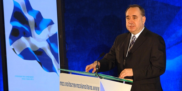 İskoçya Başbakanı Salmond istifasını sundu