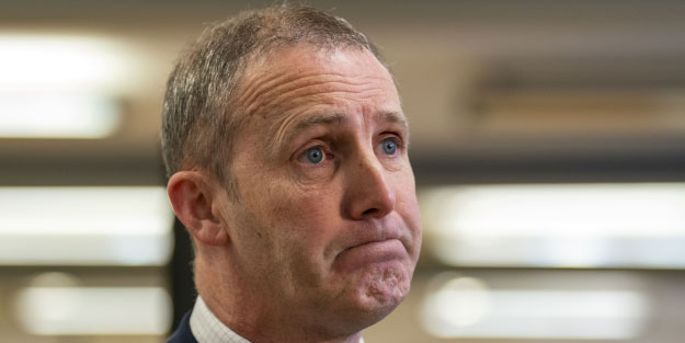 İskoçya Sağlık Bakanı internet faturası yüzünden istifa etti