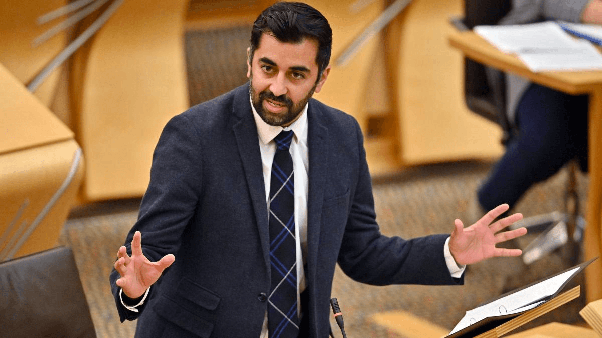 İskoçya'da Müslüman bakanın kızını okula almadılar