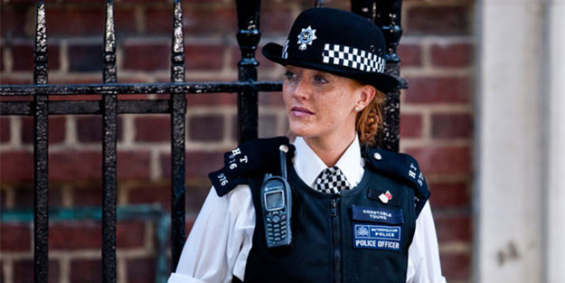 İskoçya'dan başörtülü kadın polis planı