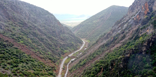 İslahiye'de depremin ardından meydana gelen heyelan vadide doğal gölet oluşturdu! Bakın ne...