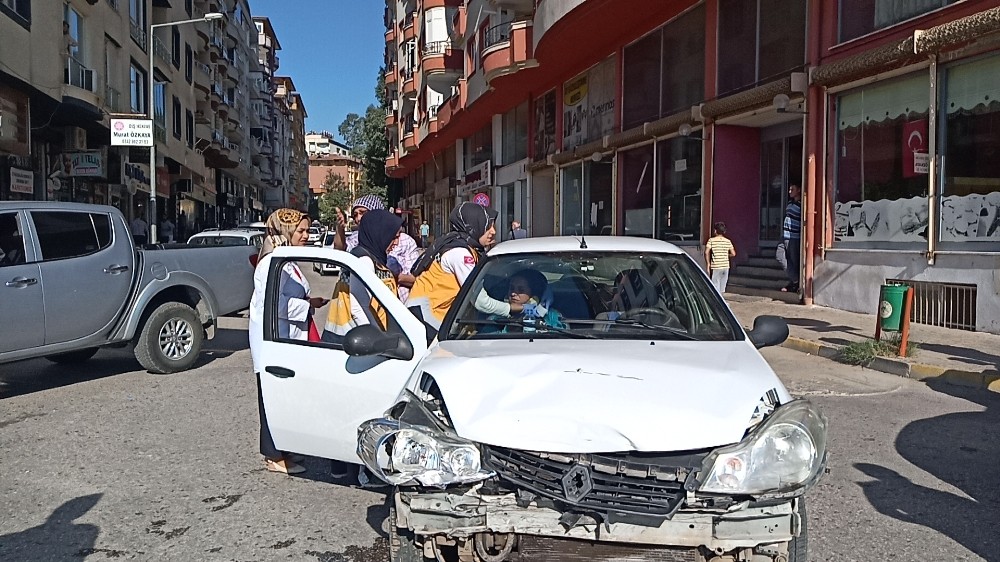 İslahiye’de iki otomobil çarpıştı: 1 yaralı 