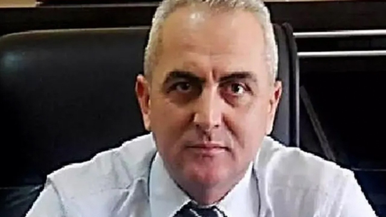 İslam karşıtı akademisyen: AK Parti'nin Allah belasını versin, başörtüsü ile derse girerse...