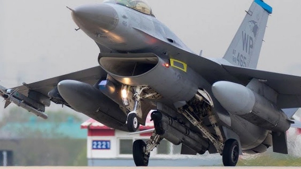 İslam düşmanı Belçika Ukrayna'ya F16 savaş uçağı verecek! Orada bir şeyler oluyor olabilir?	