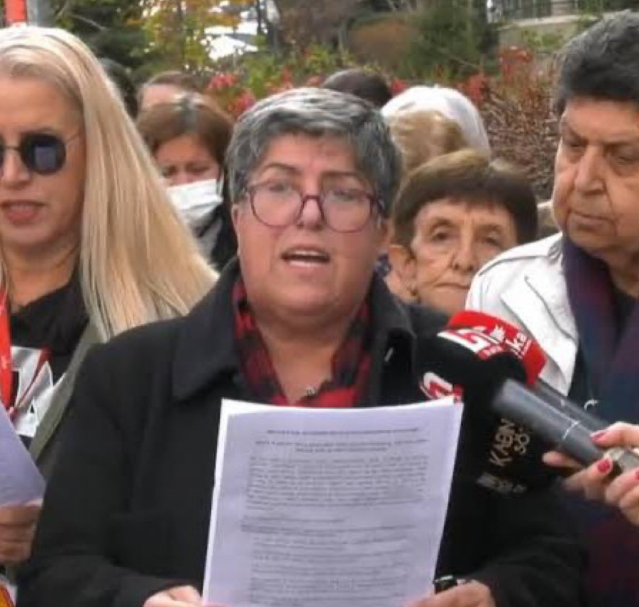 İslam karşıtları iyice azıttı! Kafirun Suresi "Sizin dininiz size, benim dinim bana." Düşün artık Müslümanların yakasından