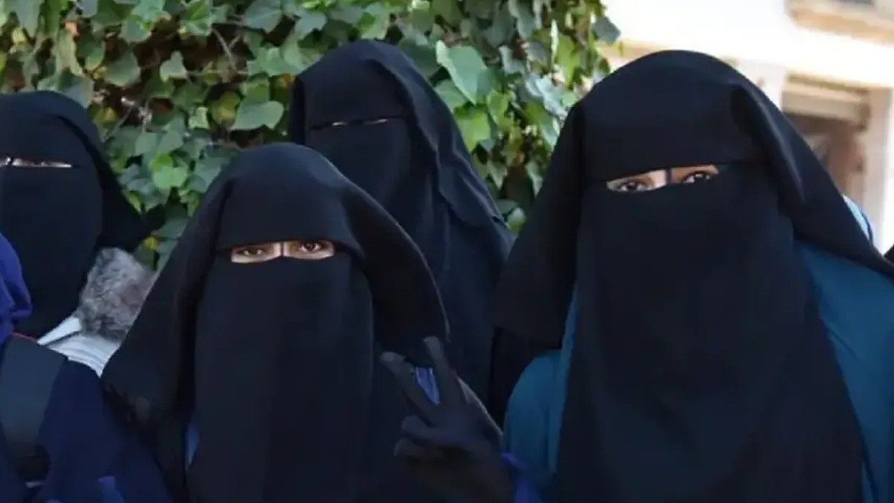 İslam karşıtlığı bir saplantı: Hollanda’da burka yasağı