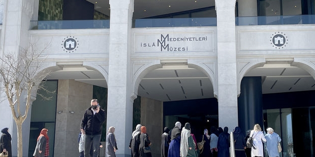İslam Medeniyetleri Müzesi'nde tepki çeken olay