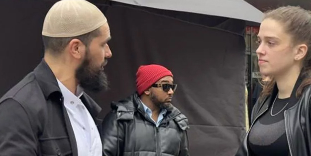 İslam yayılıyor! Hollanda'da en anlamlı yaptığı etkinlik: Flemenkçe mealli Kur'an-ı Kerim dağıtıldı"