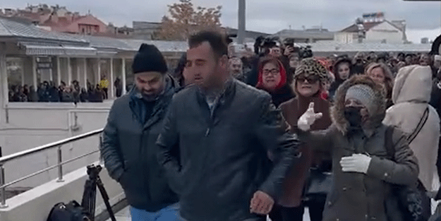 İslam’a nefret kustuğunda neredeydiniz? Metin Uca’ya çıtını çıkaramayanlardan camide şov