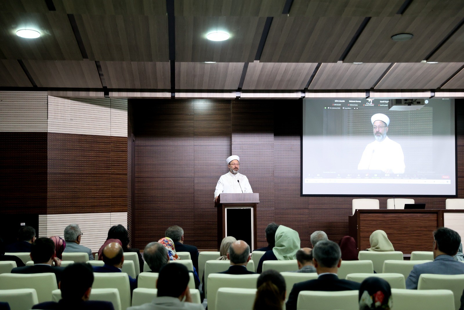 “İslam’da din ile bilim daima içi içe olmuştur”