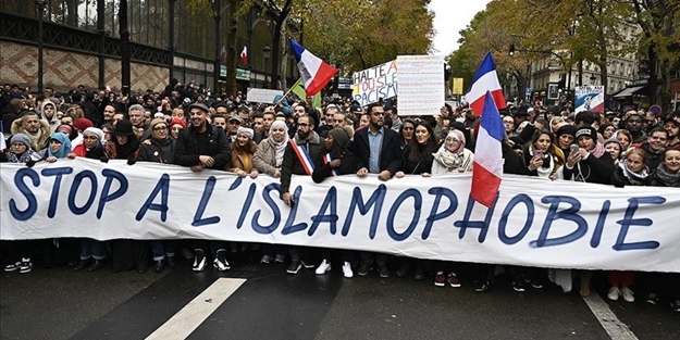 İslam'ı ayrıştıran tüzüğü imzalamamıştı... Fransız askerlerden Türk başkana ölüm tehdidi!
