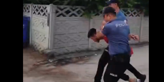 İslami değerlere saldırıp Kur’an’a küfreden şahsın son hali! Yaka paça gözaltına alındı