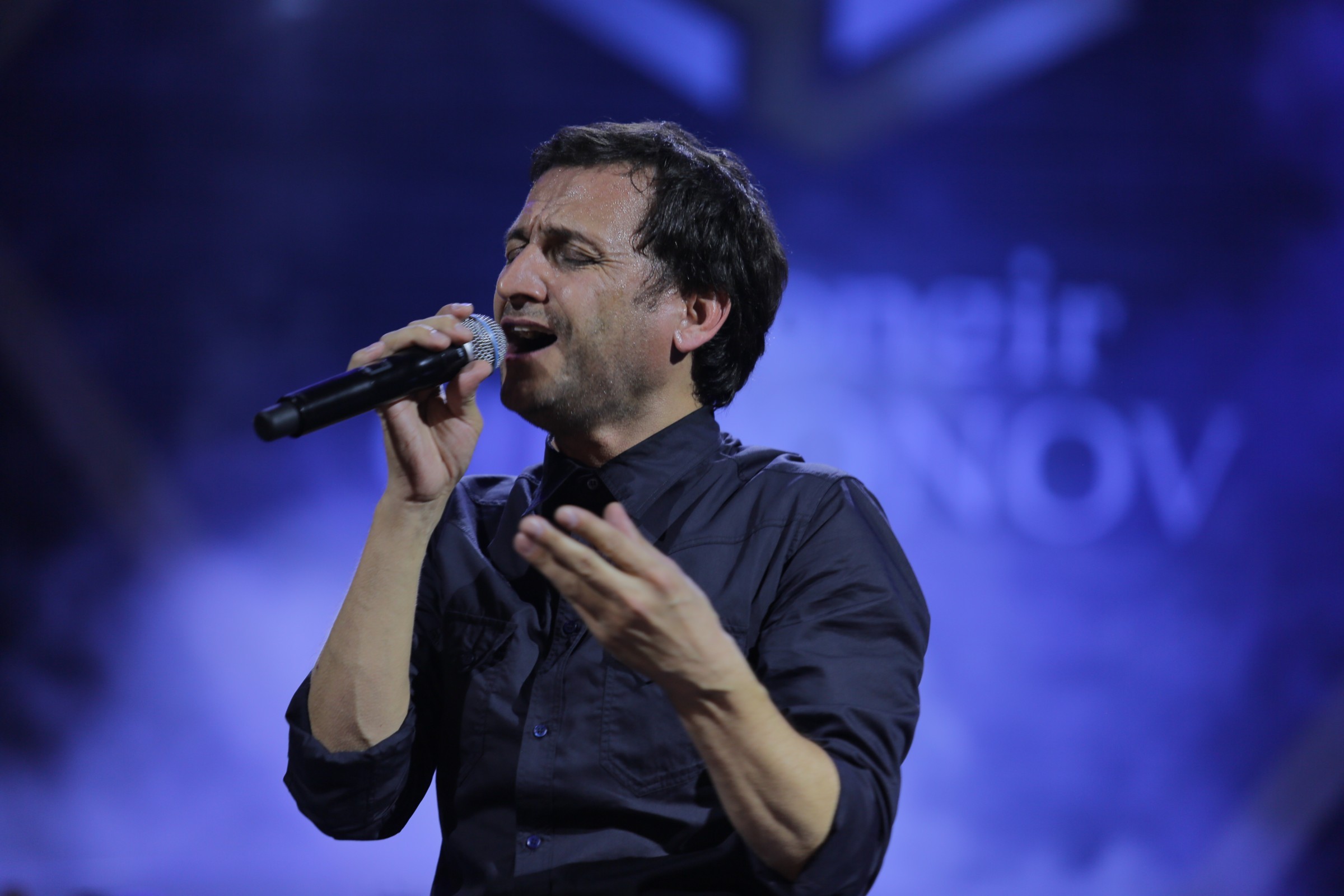 İslami hassasiyeti sebebiyle müziği bırakan şarkıcı Cumhurbaşkanı adayı oldu