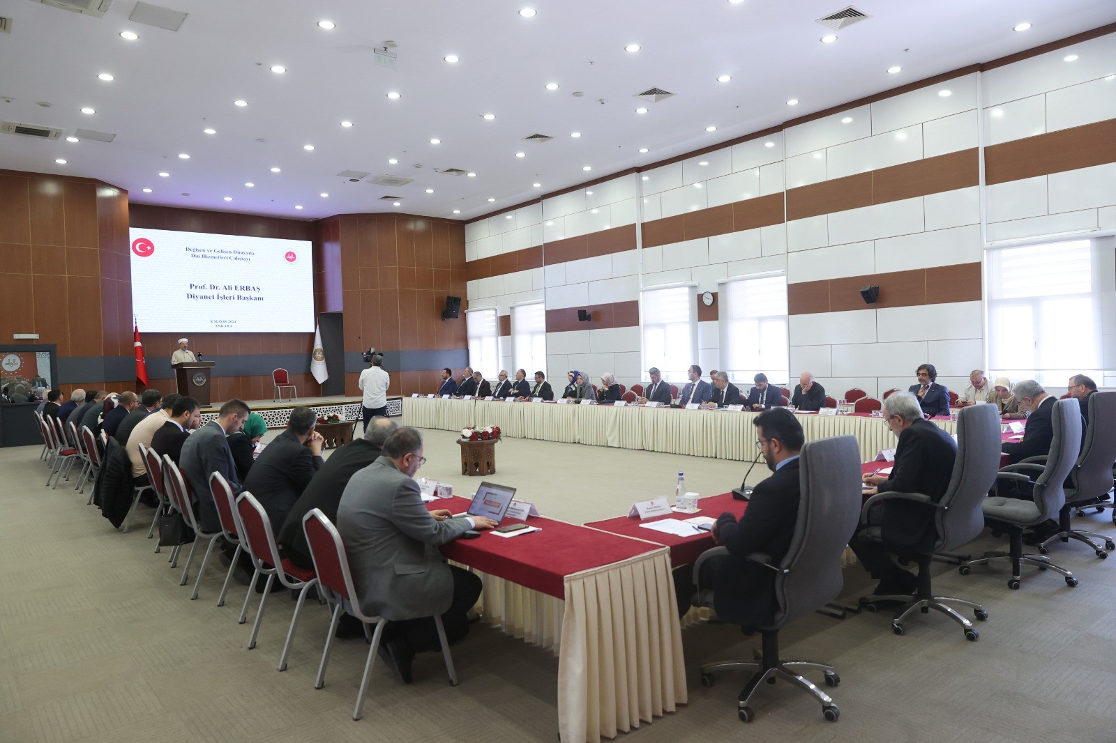 “İslam’ın rahmet mesajlarıyla insanları buluşturmanın heyecanı içerisinde olmalıyız”