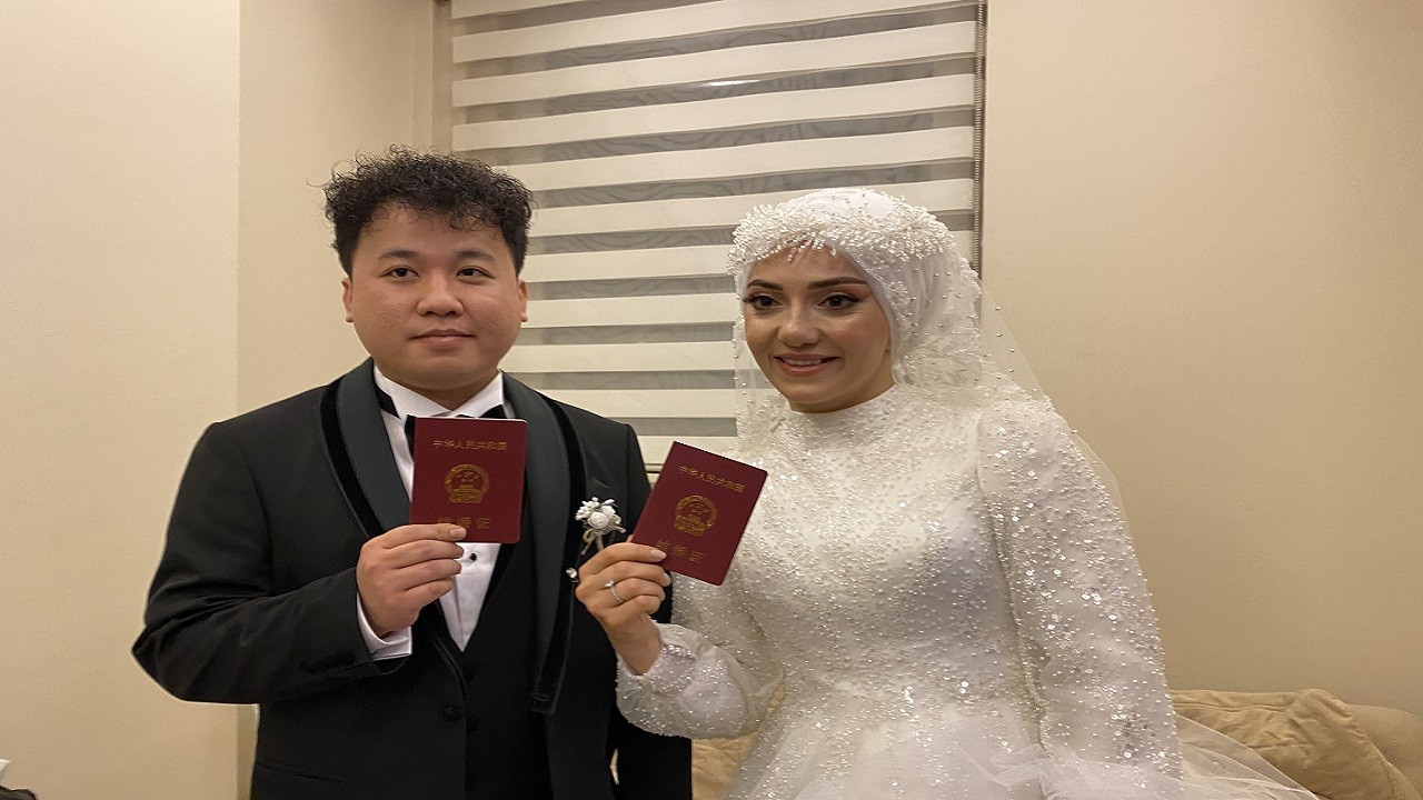 İslamla şereflendi! Rize'ye 5 bin kilometre uzaktan damat geldi