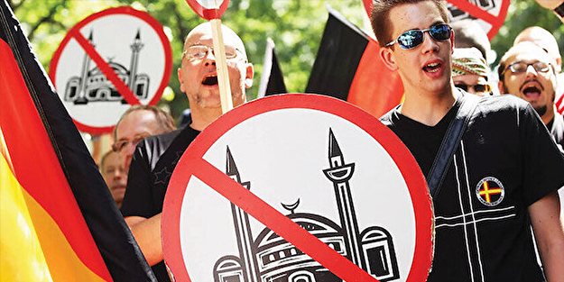 İslamofobiyi körüklesinler diye milyarlarca dolar para akıtıyorlar