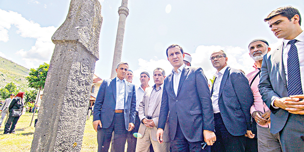 İşler, medrese ve şehitliği ziyaret etti