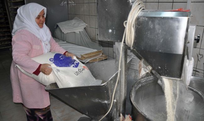 İşlettiği ekmek fırınında hem patron hem işçi