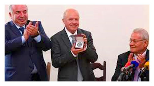 İsmail Beşikçi ve Osman Baydemir’e Ermeni nişanı