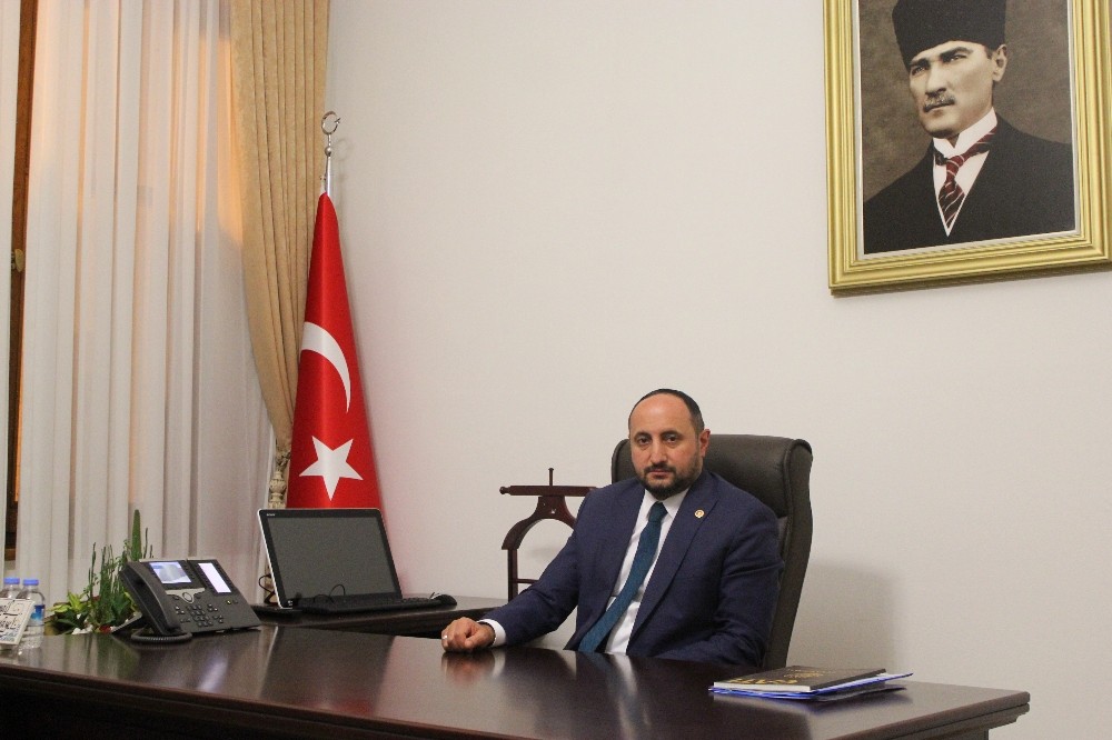 İsmail Emrah Karayel: 