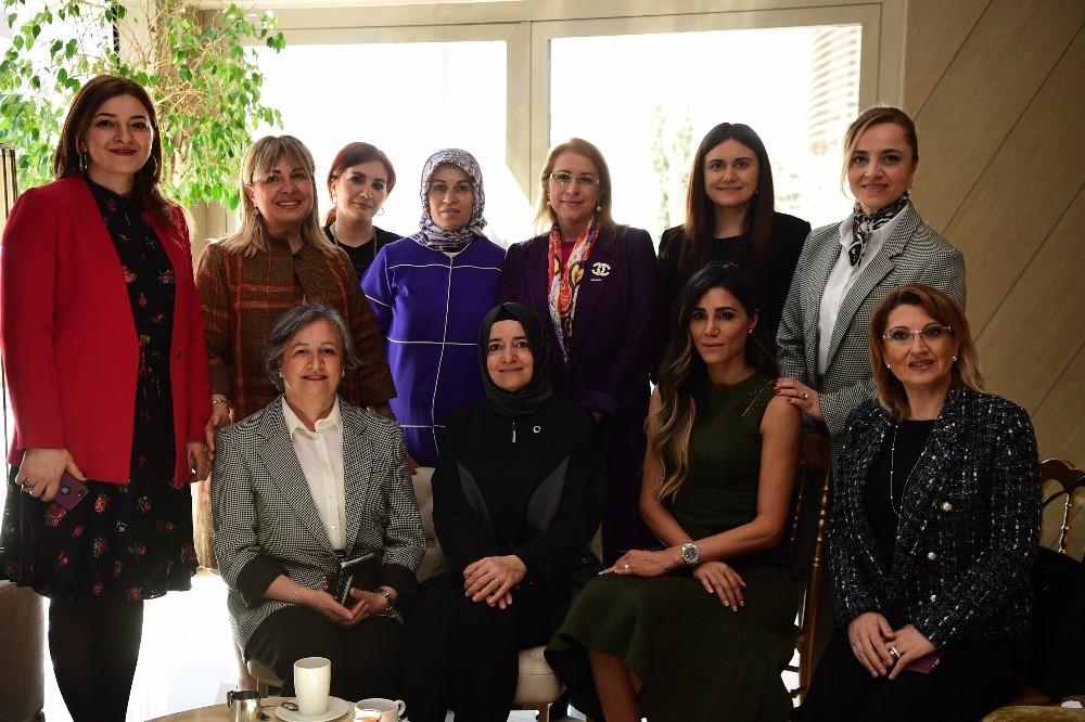 İsmail Erdem Ataşehirli iş kadınları ile bir araya geldi 