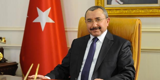 İsmail Erdem kimdir?