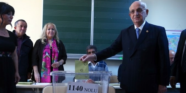 İsmail Kahraman oy kullandı! İşte ilk sözleri