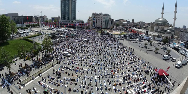 İsmet İnönü yıktı, Cumhurbaşkanı Erdoğan yaptı! Taksim Camii ibadete açıldı