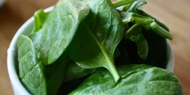 Ispanağın faydaları nelerdir, ıspanak çığ nasıl yenir? Çiğ ıspanak faydaları