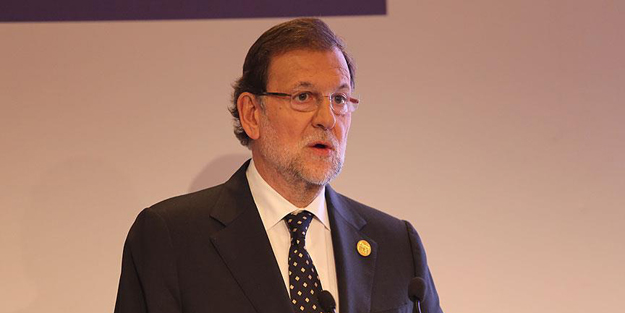 Başbakan'a dirsekli saldırı!