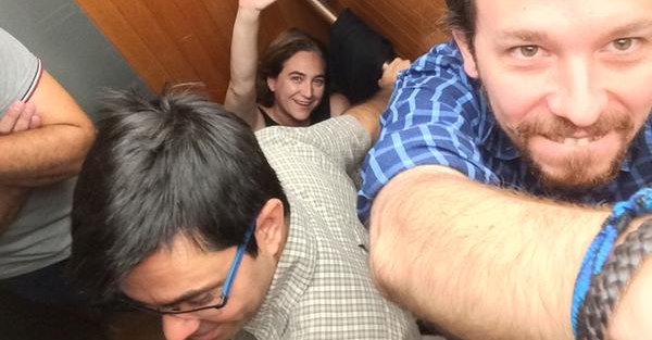 İspanya solu asansörde kaldı