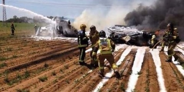 İspanya'da askeri uçak yere çakıldı: En az 8 ölü