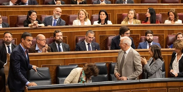İspanya'da azınlık hükümetine güven oyu çıkmadı