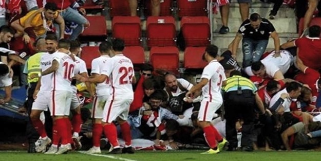 İspanya'da La Liga maçında tribün çöktü! Sevilla Eibar
