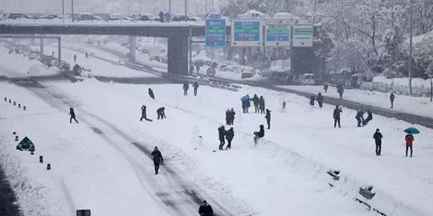İspanya'da yoğun kar yağışı hayatı durma noktasına getirdi