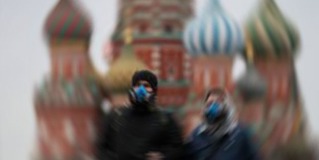 İspanya’dan gelen çift Rusya’yı birbirine kattı! 25 katlı apartman karantinaya alındı