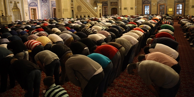 İspanya'dan Müslümanlarla ilgili skandal tasarı!