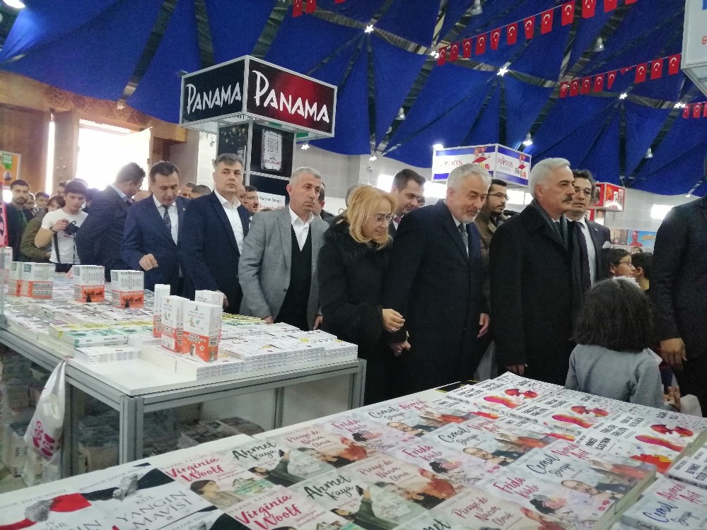 Isparta Belediyesi 4. Kitap Fuarı açıldı 
