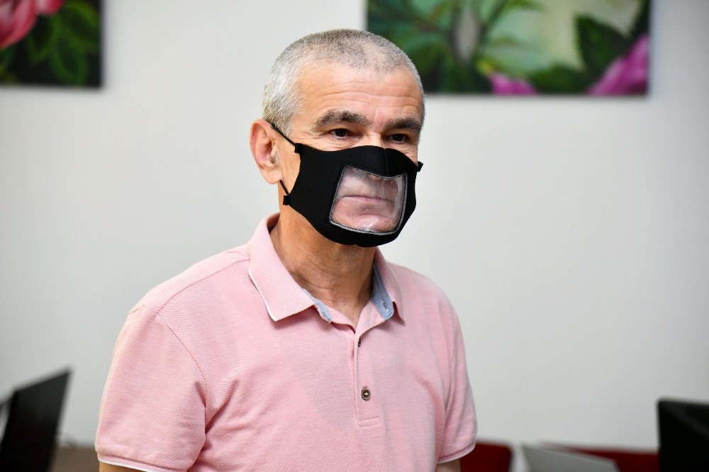 Isparta Belediyesi işitme engellilere özel maske üretti 