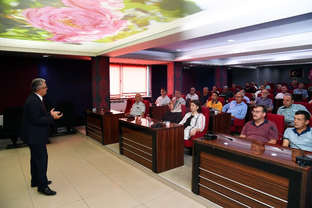 Isparta Belediyesi’nden muhtarlara deprem eğitimi 