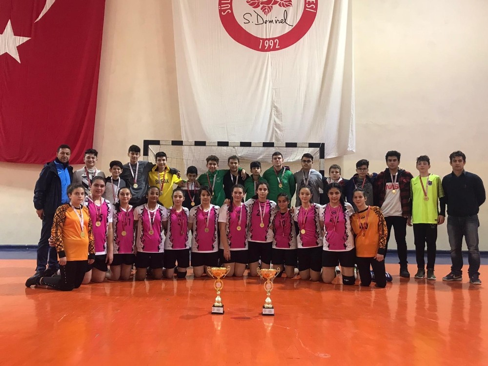 Isparta Hızırbey Ortaokulu üst üste üçüncü kez şampiyon oldu 