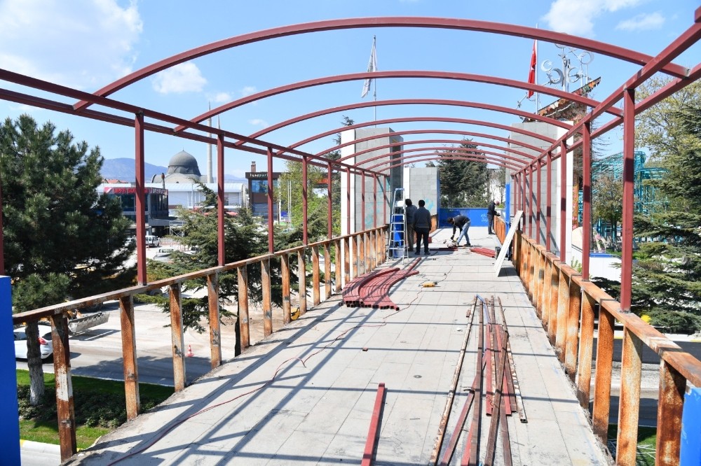 Isparta otogar üst geçidi bakıma alındı 