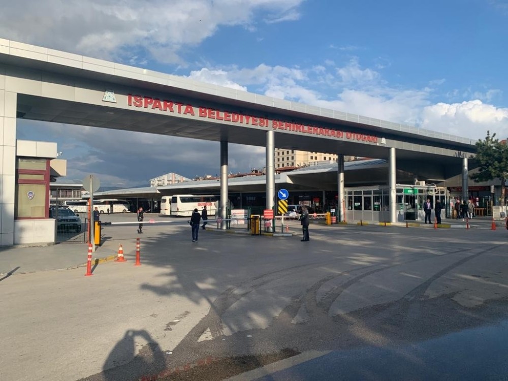 Isparta Otogarı’na gelen yolcular geri gönderildi 