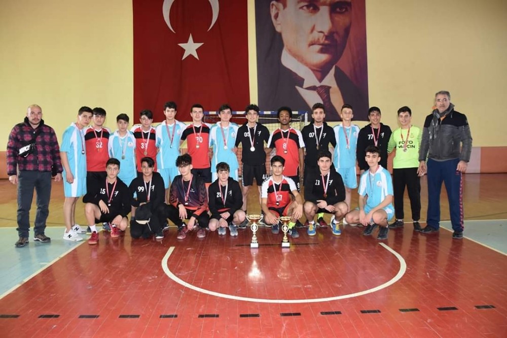 Isparta Spor Lisesi’nde Hentbolde çifte şampiyonluk 