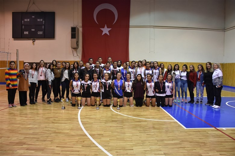 Isparta Spor Lisesi'nden filede çifte şampiyonluk - Yeni Akit