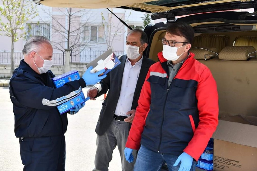 Isparta Valiliği Halk Otobüslerine Maske Dağıttı 