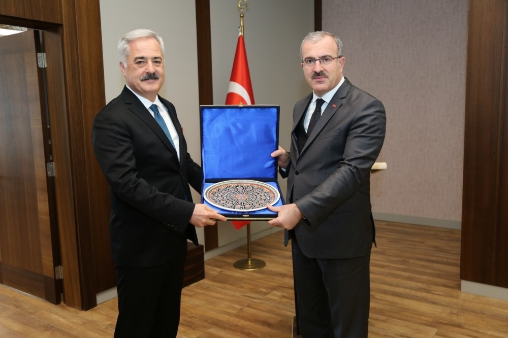 Isparta Valisi Seymenoğlu’nu Kütahya’da 